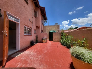 3 Bedroom Flat & Apartment