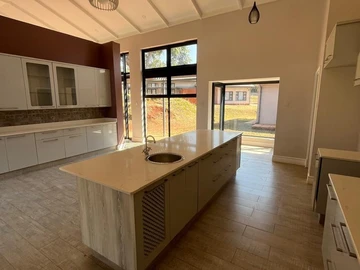 4 Bedroom Flat & Apartment