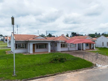 4 Bedroom Flat & Apartment