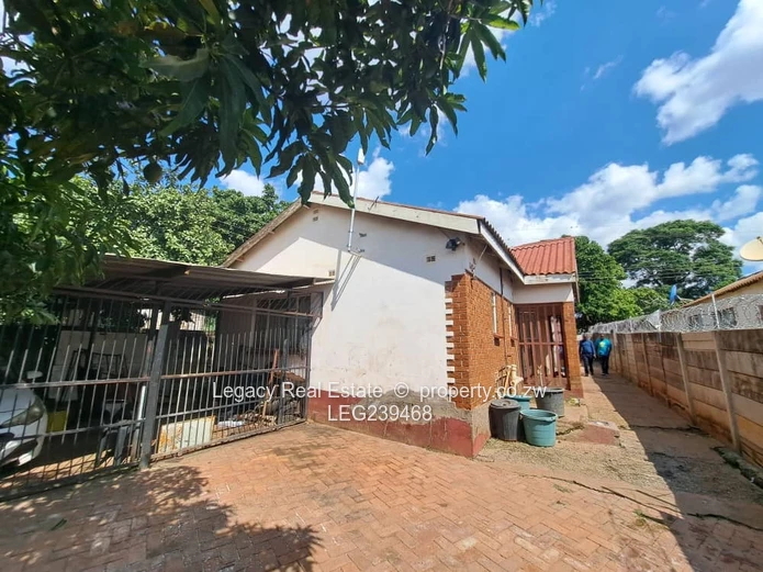 Dzivarasekwa Gunhill Family Home with ensuite & borehole