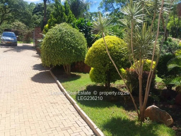 Prestigious Glen Lorne Residence on 2,000m² Stand,Exceptional Luxury Home with Multiple Ensuites