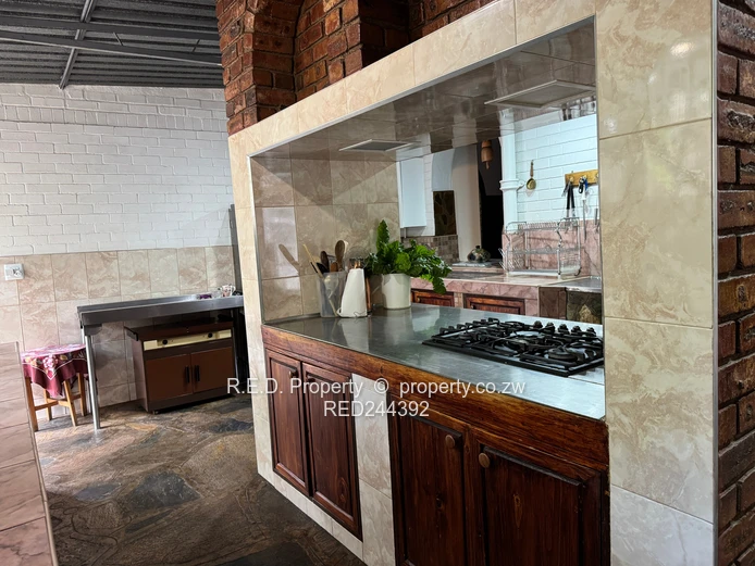 Stunning Family Residence In Hillside!