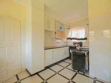 3 Bedroom Flat & Apartment