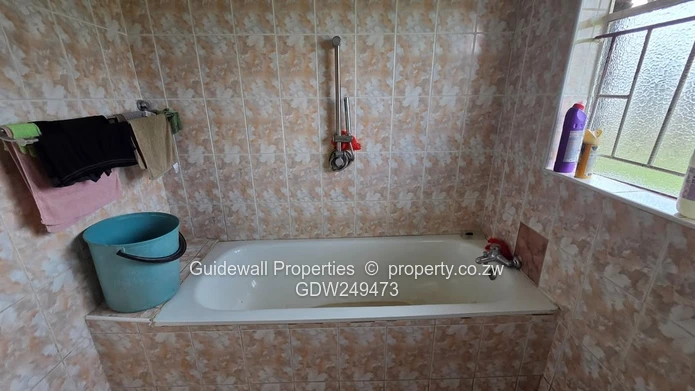 4 bed house for sale in Monavale on 1046sqm with deeds
