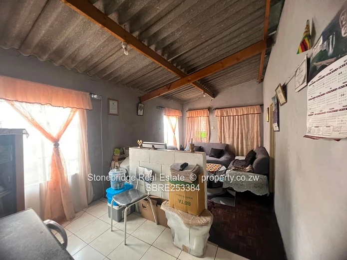 4 Bedroom House in Cowdray Park For Sale