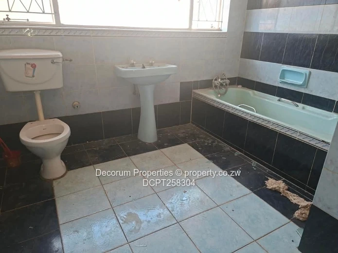 Highlands 5-Bed Home — Borehole, Garden & Fireplace