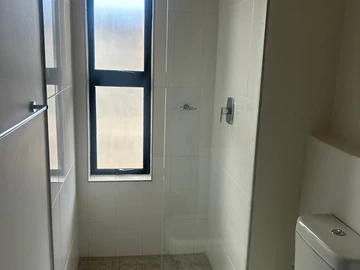 2 Bedroom Flat & Apartment