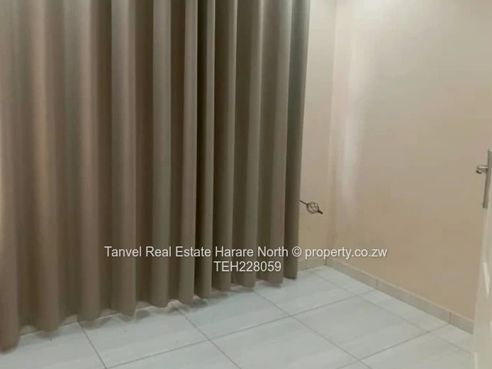 A Captivating house in Aspindale park With 4 beds,mes,lounge, dining,modern fitted kitchen.