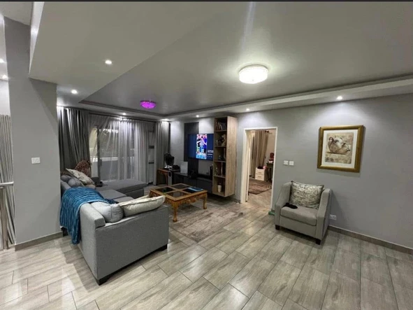 4 Bedroom Flat & Apartment