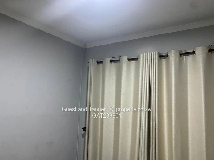 Prime Avondale Garden Flat - 2 Bedrooms, Garage, Front and Back Gardens