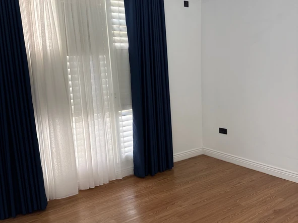 4 Bedroom Flat & Apartment