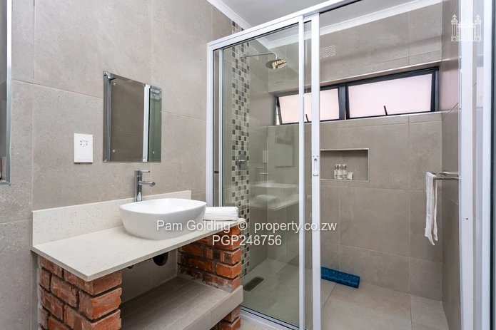 Stylishly Furnished 2 Bedroom Cottage