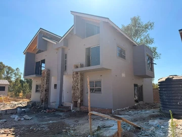 3 Bedroom Flat & Apartment