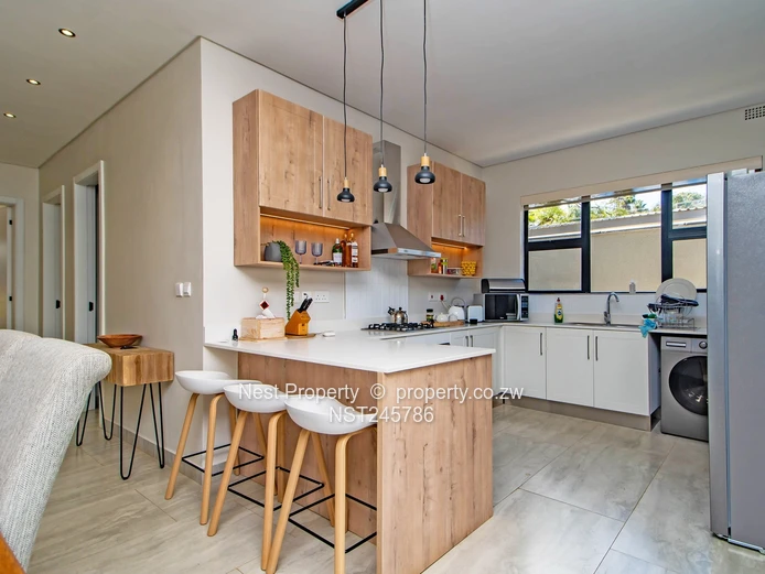 Contemporary, Modern Living In Greendale