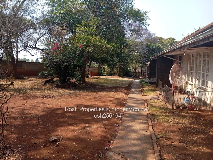 2-Bed Garden Flat with Private Patio & Borehole