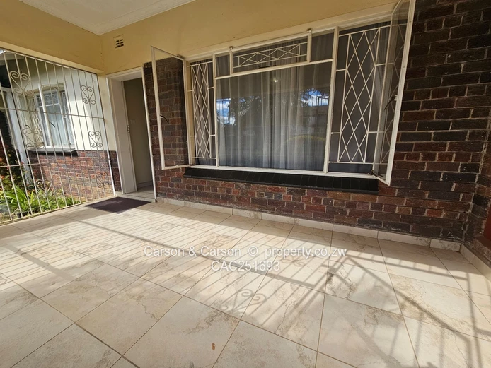  Garden Flat in Avondale with Borehole