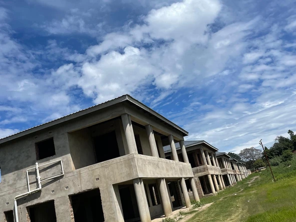 2 Bedroom Flat & Apartment