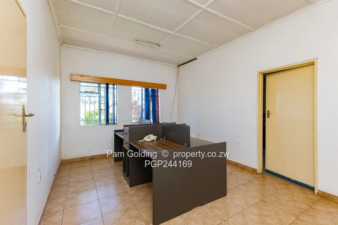 Versatile Industrial Property on 4946sqm