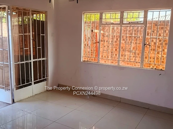 Modern 2-Bedroom Apartment – Whitehouse