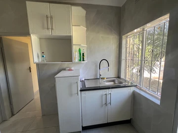 2 Bedroom Flat & Apartment