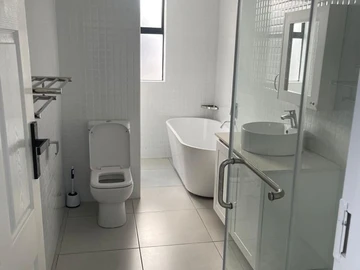3 Bedroom Flat & Apartment