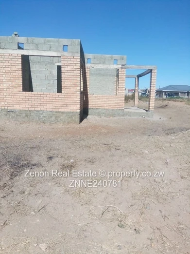 4 bed house in Gweru woodlands on window level..24k