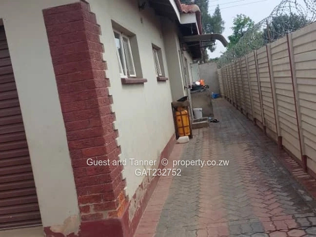 Glen View 1 Riverside 4-BR House for Sale Near Harare – Secure Home with Solar and Developer Cession