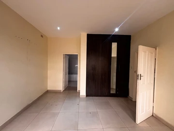3 Bedroom Flat & Apartment