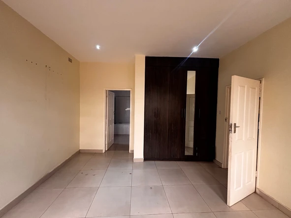 3 Bedroom Flat & Apartment