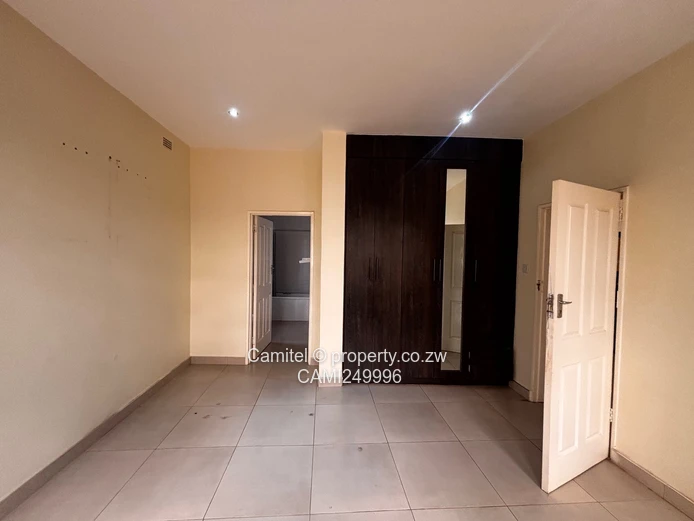 Spacious 3BR Greendale North Flat — Garden, Borehole