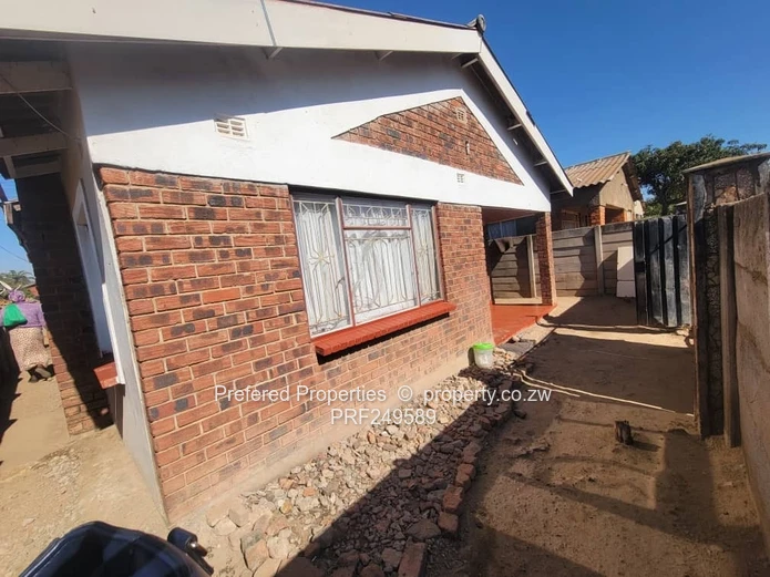 Walled 3-Bed Brick Home with Verandah in Kuwadzana