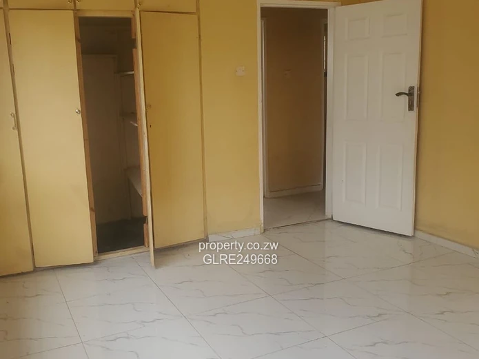 Spacious 3-Bed Marlborough Home with Borehole & Driveway