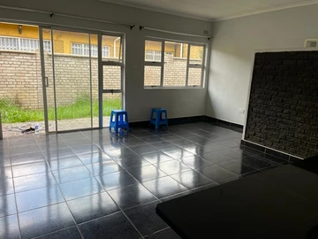 2 Bedroom Flat & Apartment