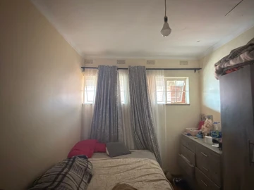 2 Bedroom Flat & Apartment