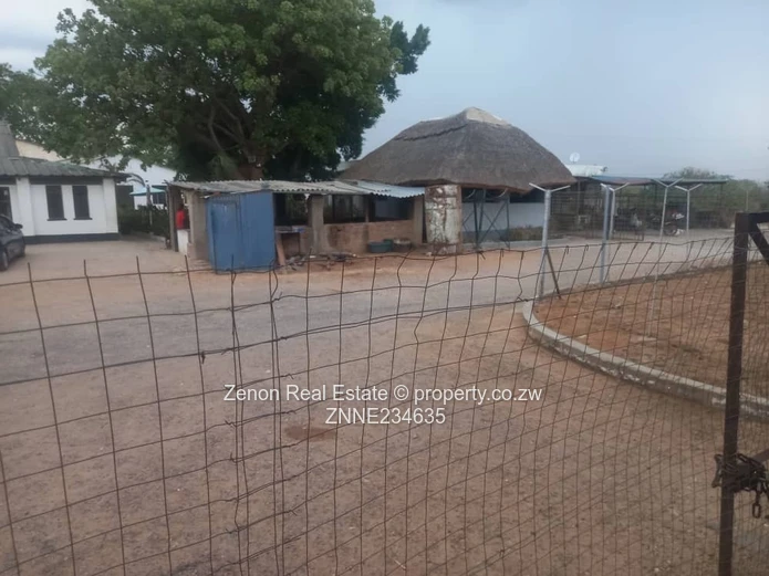 Mhangura commercial building for sale with Title Deeds 300,000k