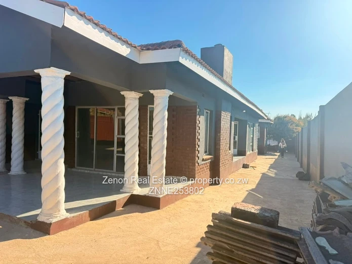 Ruwa Chipukutu Park. 5 Bedroomed House. $140K , 806sqm.deeds