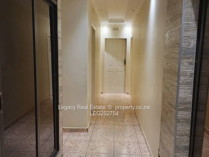 Strathaven 4-Bed Home 340m² - Pool, Borehole & Solar