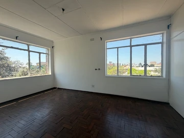 3 Bedroom Flat & Apartment