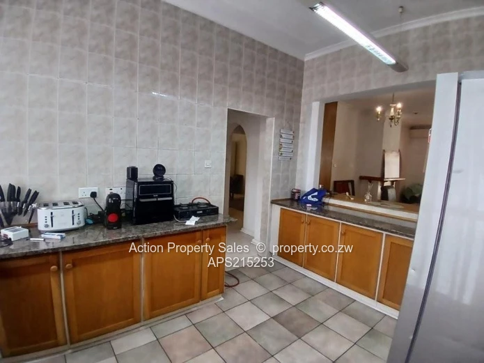 Neat Family Town House! 