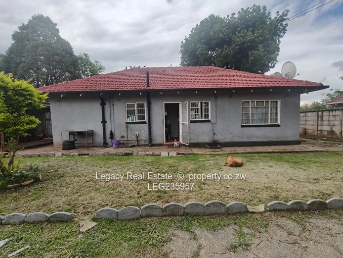 Investor’S Dream ,Main House Plus Self-Contained Cottage In Mabelreign