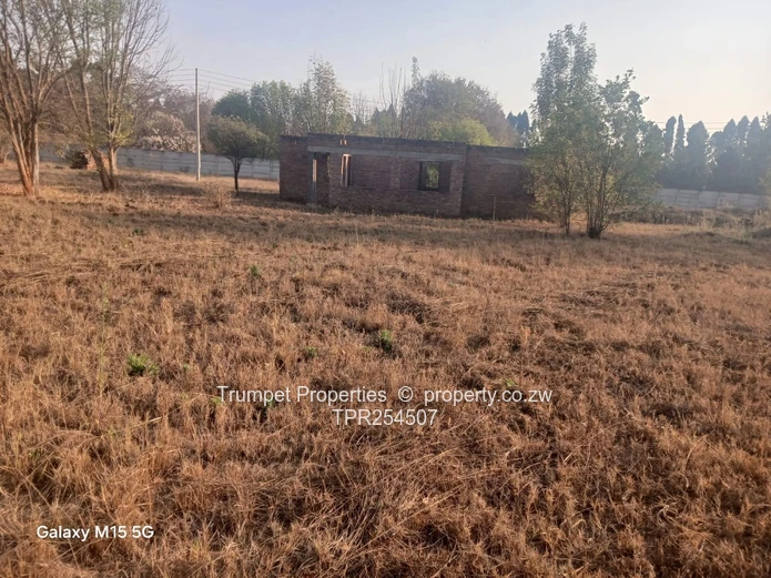 Borrowdale 2-bed Brick Shell on 1847m2, terms accepted (Sole Mandate)