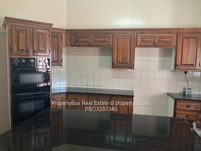 Glen Lorne double storey 6 bed house to rent for immediate occupation!