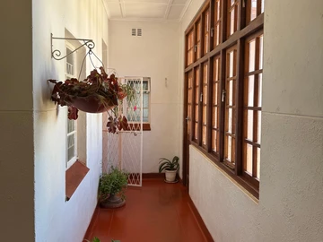 2 Bedroom Flat & Apartment