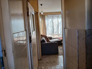 Perfectly located bedsitter flat for sale