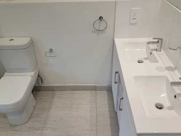 2 Bedroom Flat & Apartment