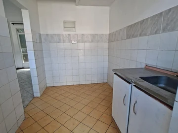 2 Bedroom Flat & Apartment