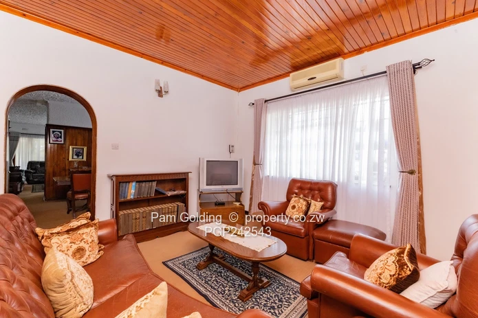 The Complete Family Estate In The Heart Of Greengrove (Sole Mandate)