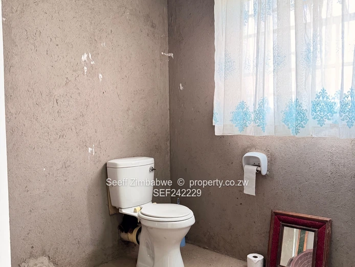 Marlborough 4-Bed with Elizabeth Windsor Road frontage ! 