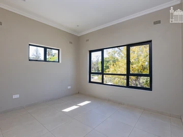 2 Bedroom Flat & Apartment