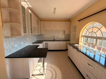 3 Bedroom Flat & Apartment